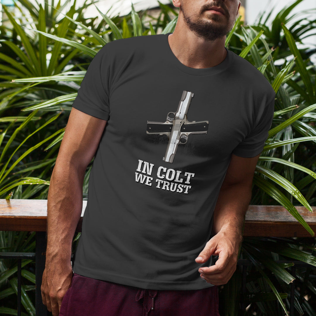 In Colt We Trust - Men's Pro Gun Clothing - Dark Grey T-Shirt